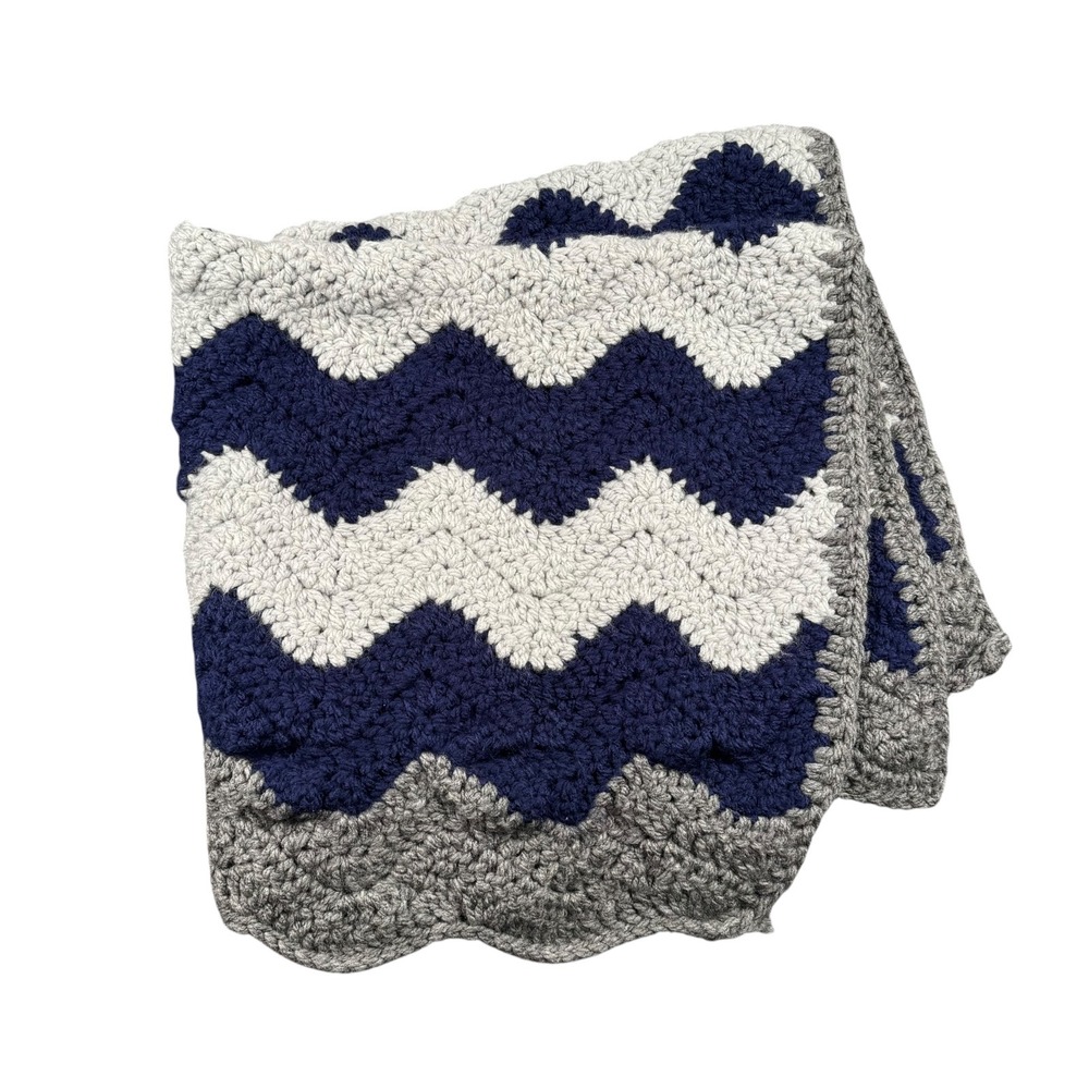 Handmade Crochet Baby Blanket Navy Chevron Ripple Scalloped Edge‎ 36x32 WP830